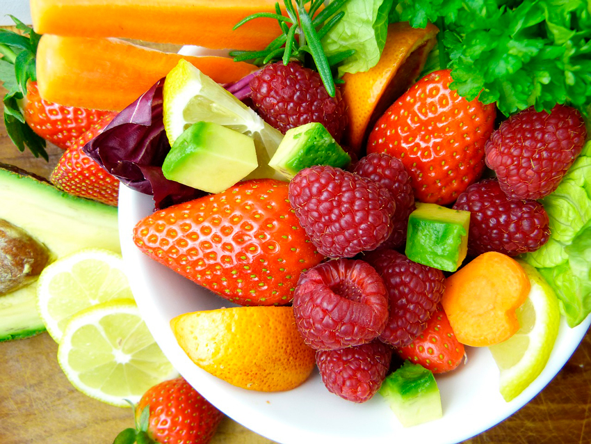 frutas frescas en frigorifico